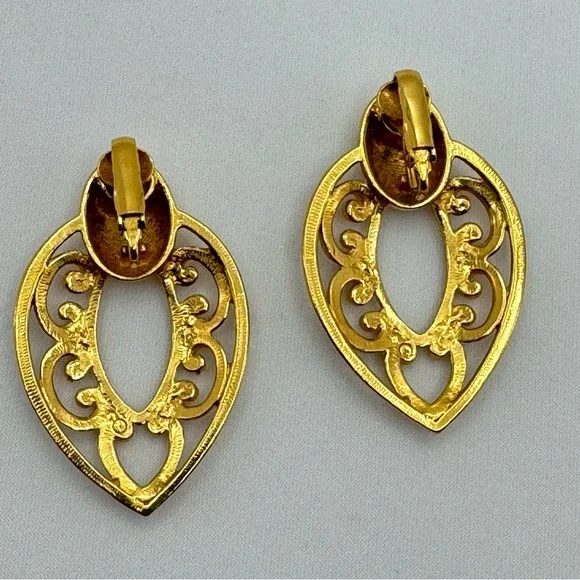 Vintage Gold Tone Filigree Clip On Earrings Elegant Scroll Statement - Picture 4 of 7